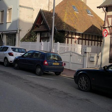Charmante Maison Coeur De Ville La Gare Des Vacances Deauville Exterior photo